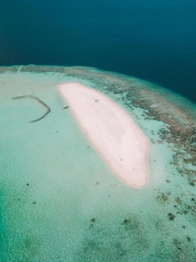 Sunrise By White Sand Dhigurah Digura Kültér fotó